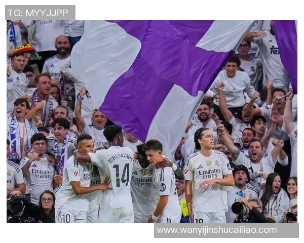 球星们齐聚足球场展示超凡技艺与精彩对决 球星们齐聚足球场展示超凡技艺与精彩对决