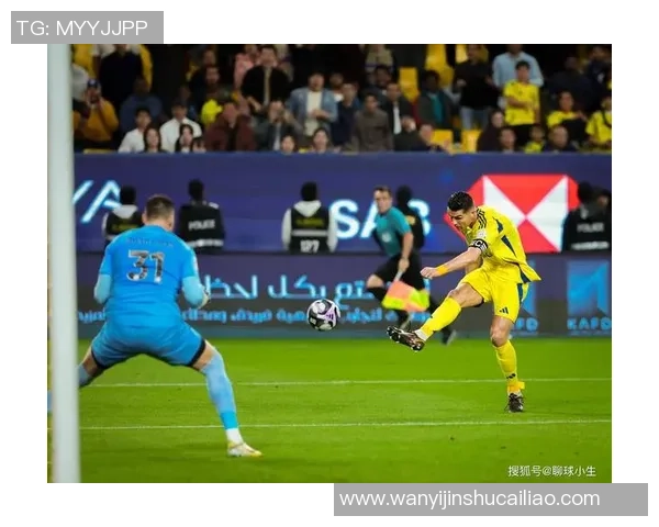 足球巨星同框比拼谁更耀眼展现竞技与魅力的巅峰瞬间