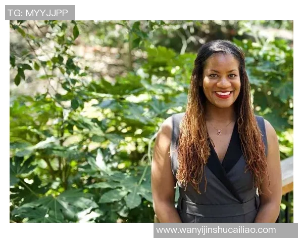 因赛场咬人事件备受争议的黑人足球球星再度引发全球媒体关注 因赛场咬人事件备受争议的黑人足球球星再度引发全球媒体关注